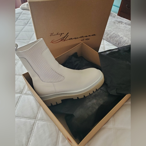Vintage Havana Arctic Chelsea Boot, Off White, Size 8.5 - Picture 6 of 8